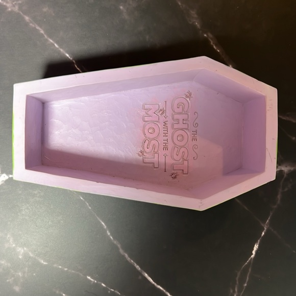 Jim Shore BeetleJuice Black and White Accent Decor Box - Picture 3 of 8